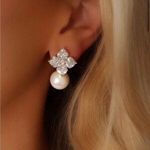 CRYSTAL HYDRANGEA PEARL EARRINGS
